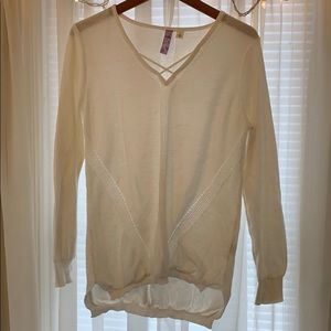 ALYA white spring sweater